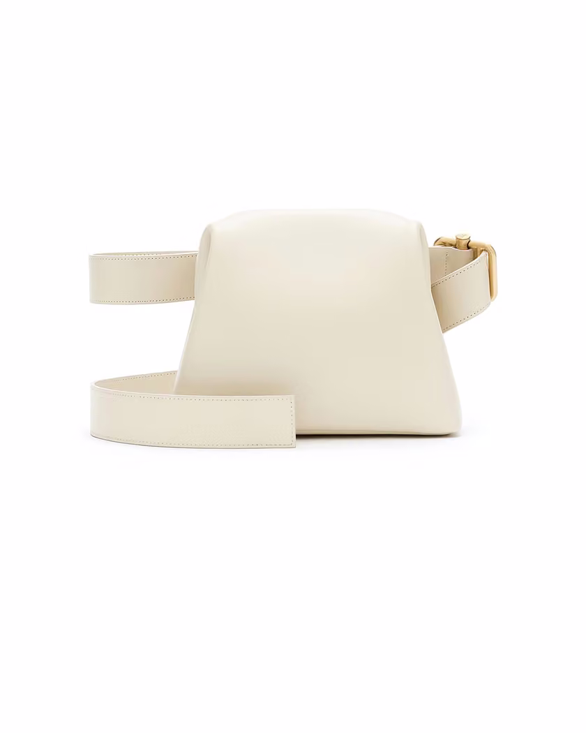 OSOI Mini Brot in cream with a broad strap on a white background