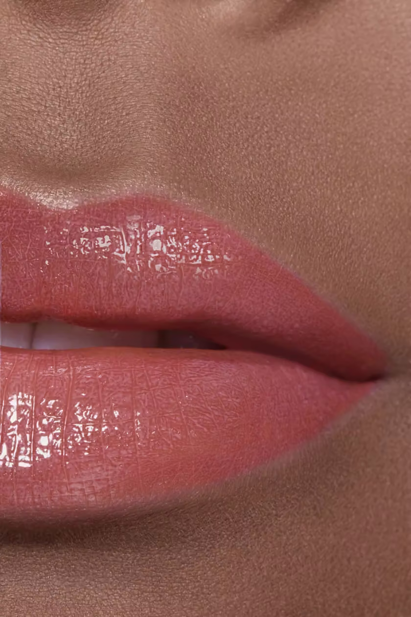 90 Jour · official lip application on a second skin tone