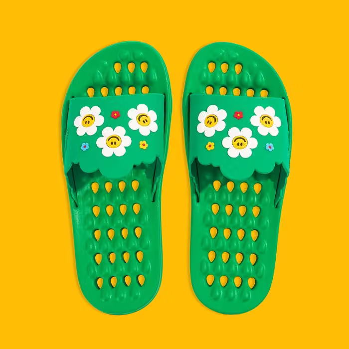 Wiggle Wiggle Forest green bathroom slippers, top view