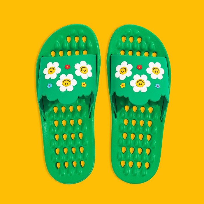 Wiggle Wiggle Forest green bathroom slippers, top view