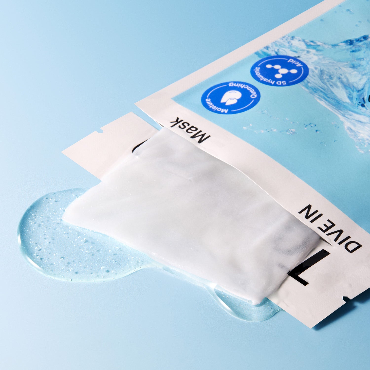 Unfolded mask at the sachet opening with essence.