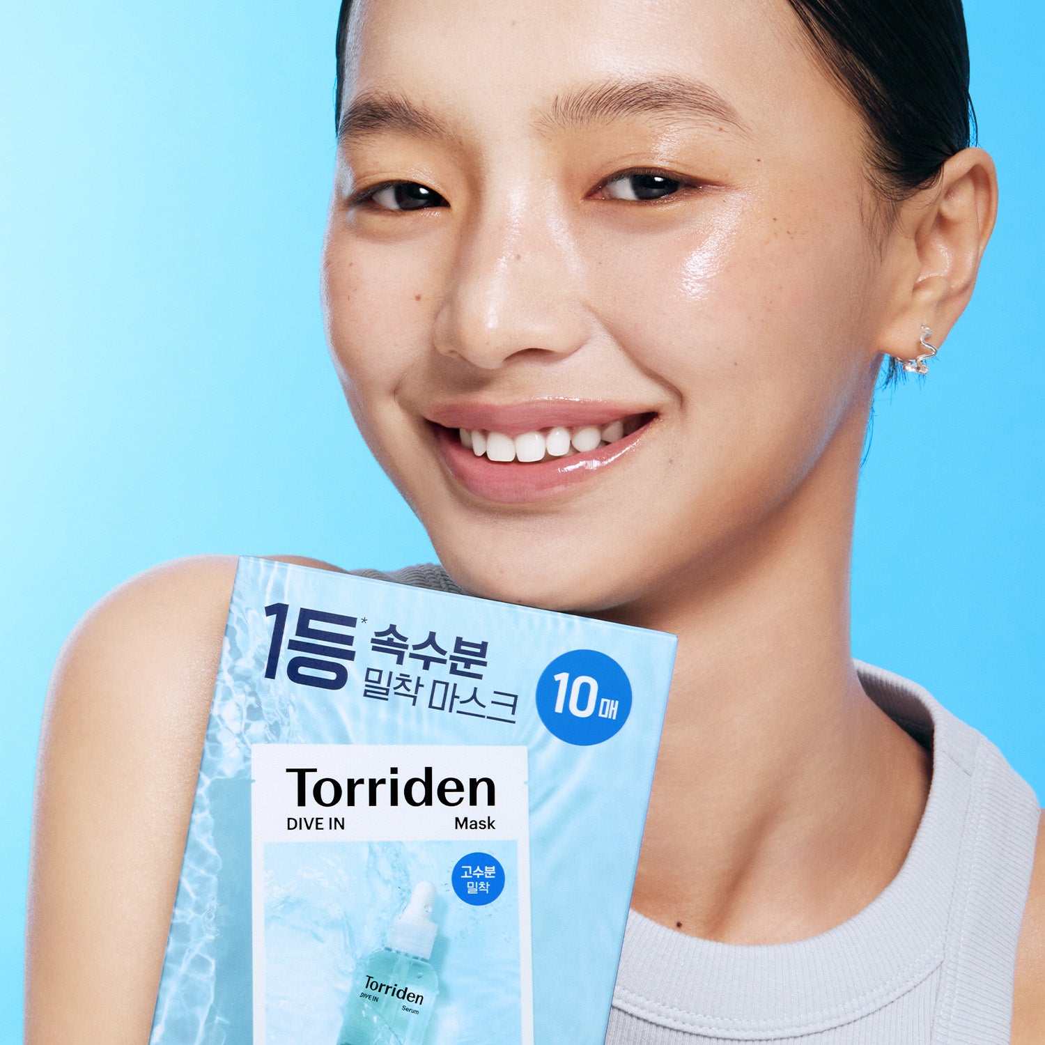 Model holding the ten-sheet mask package.